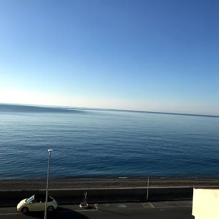 Attico Delle Pomelie * 산타 테레사 디 리바